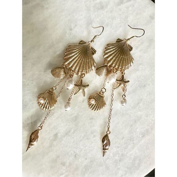 Gorgeous clamshell and seashell dangle earrings with faux pearl detail ￼ - Picture 6 of 7
